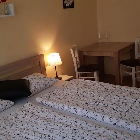 Apartman Lotos Daire Mikulov Dış mekan fotoğraf