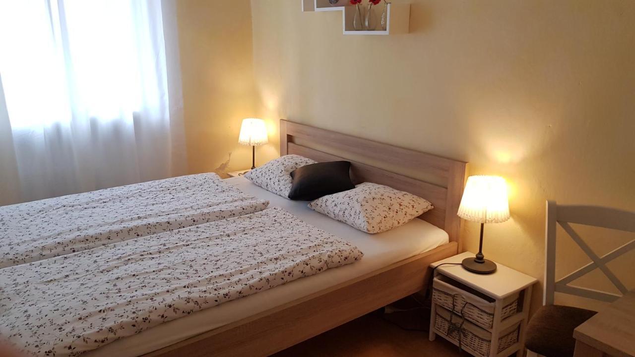 Apartman Lotos Daire Mikulov Dış mekan fotoğraf