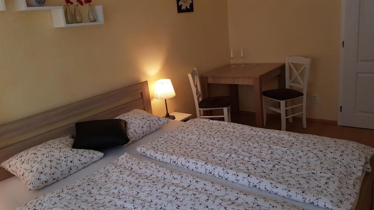 Apartman Lotos Daire Mikulov Dış mekan fotoğraf